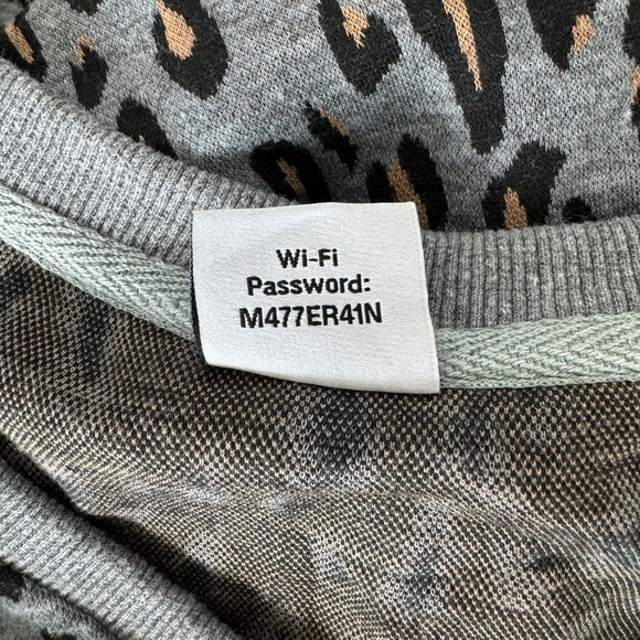 Matterain Design Animal Print V Neck Vest - Picture 6 of 6